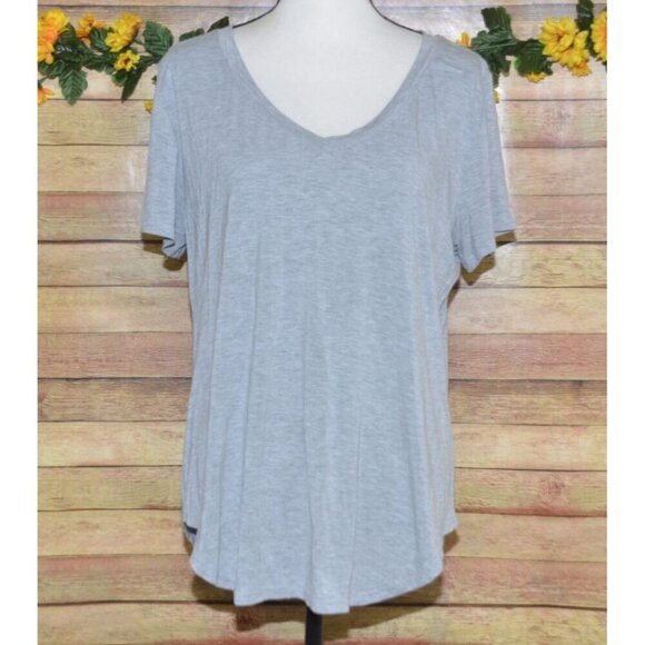 Lot Of 4 Ladies Pullover T-Shirts Size XL Short Sleeve Stretch Red Black Gray Wh - Picture 8 of 12